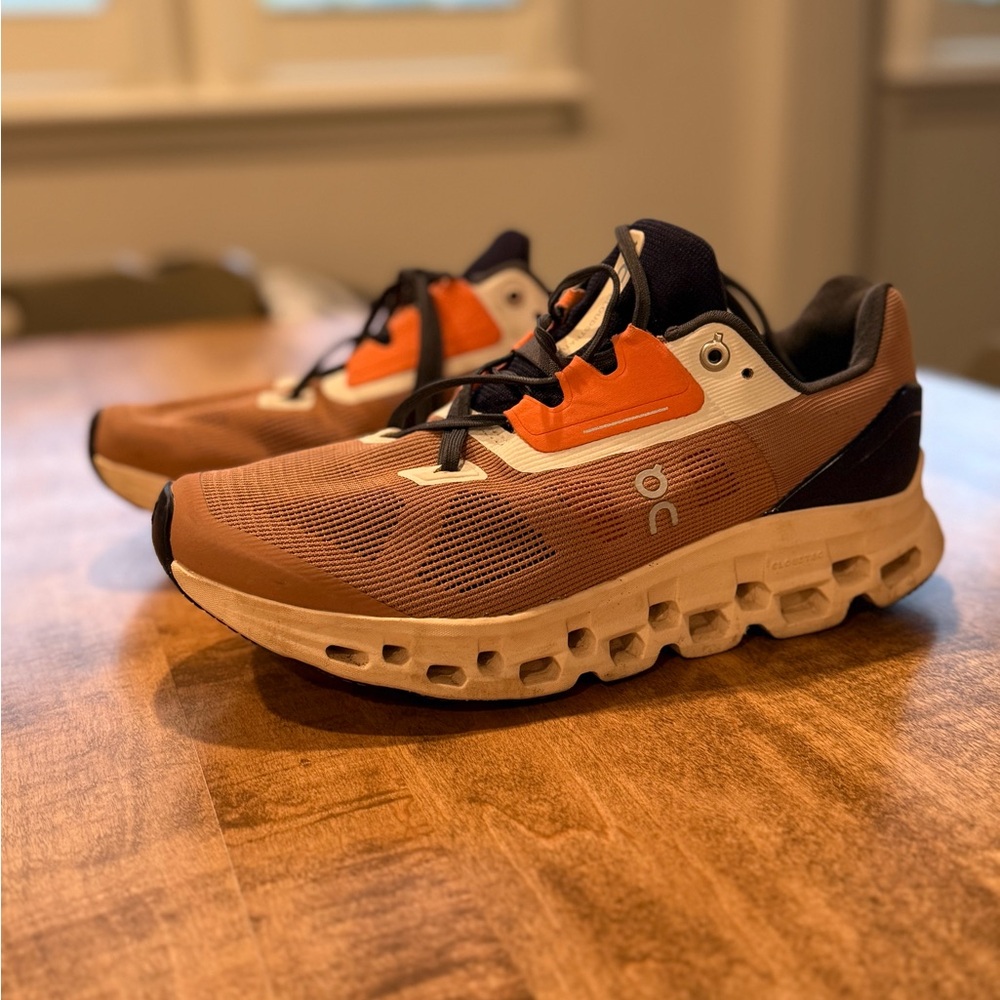 On Cloudstratus running shoes 9.5